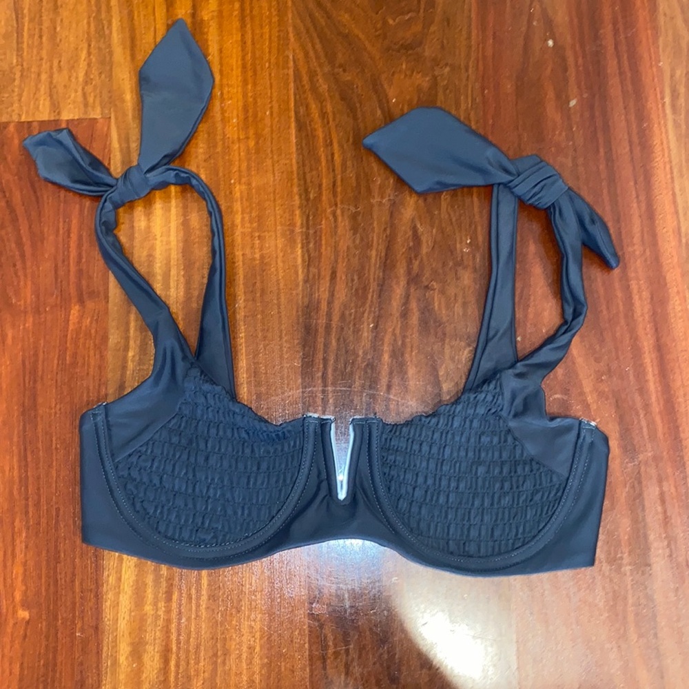 Adorable Black Bikini Top! Size Small
